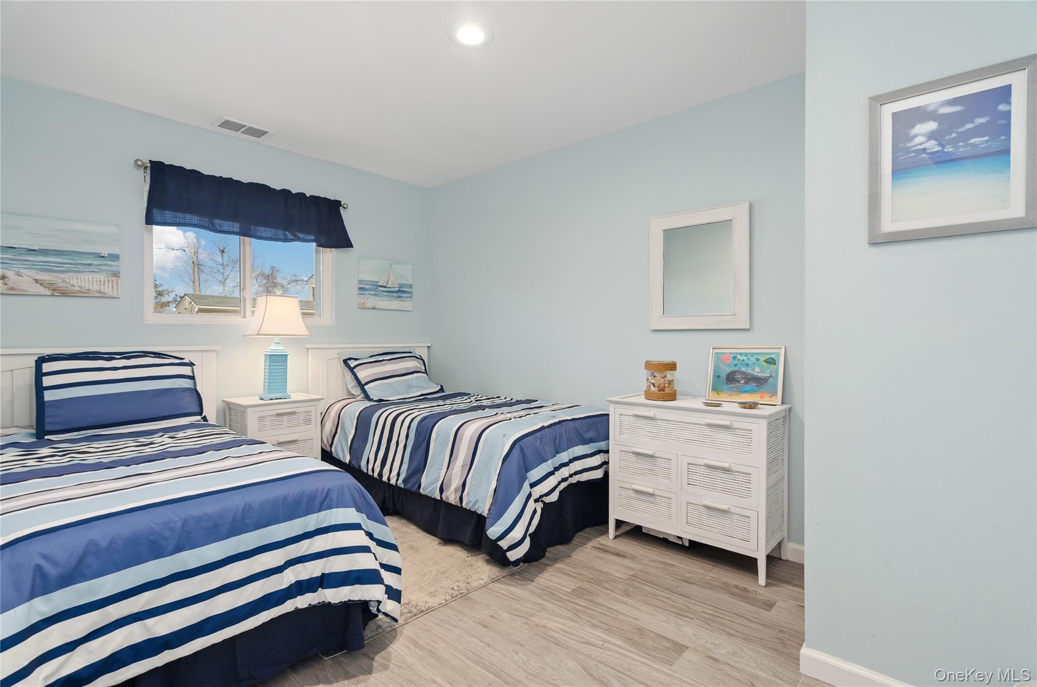 61 West Tiana Road, Unit 10 Hampton Bays, NY 11946 - Photo 11 of 28 2nd bedroom