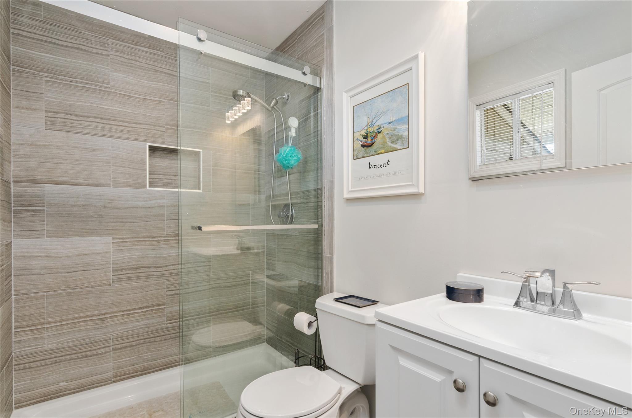 61 West Tiana Road, Unit 10 Hampton Bays, NY 11946 - Photo 13 of 28