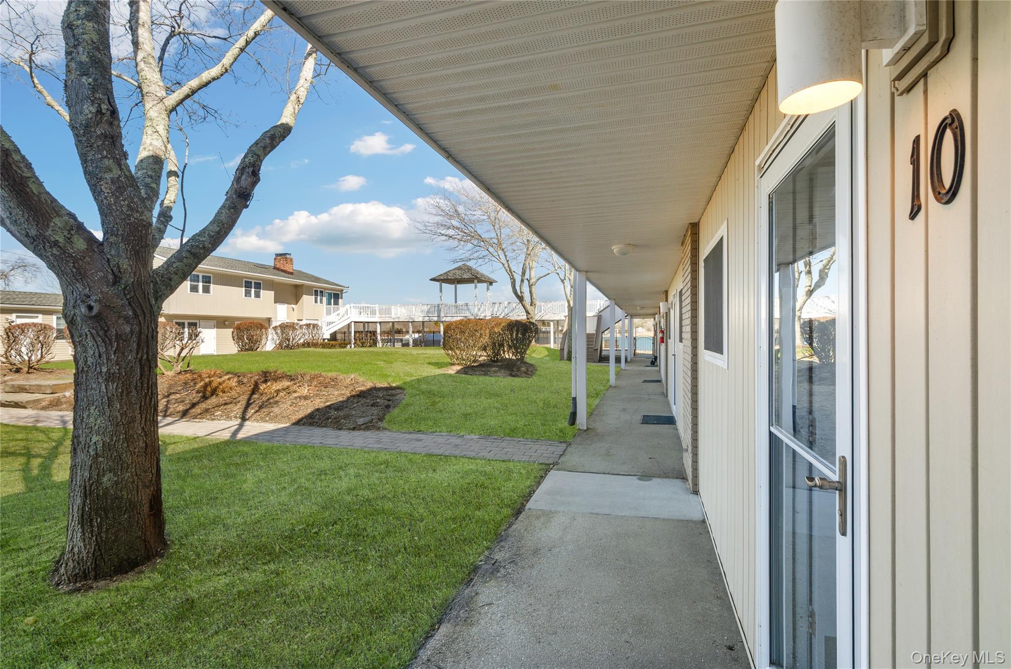 61 West Tiana Road, Unit 10 Hampton Bays, NY 11946 - Photo 2 of 28 Unit 10