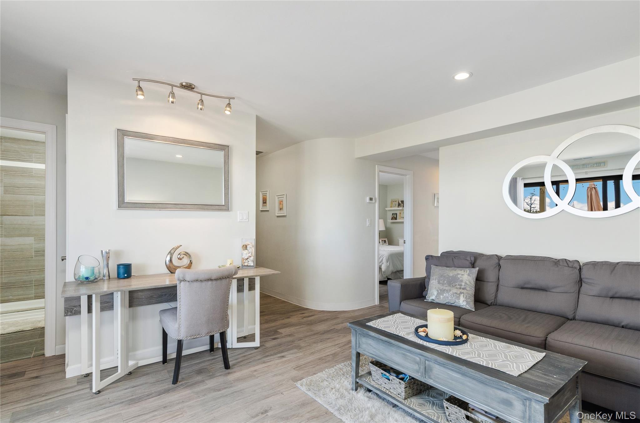 61 West Tiana Road, Unit 10 Hampton Bays, NY 11946 - Photo 5 of 28