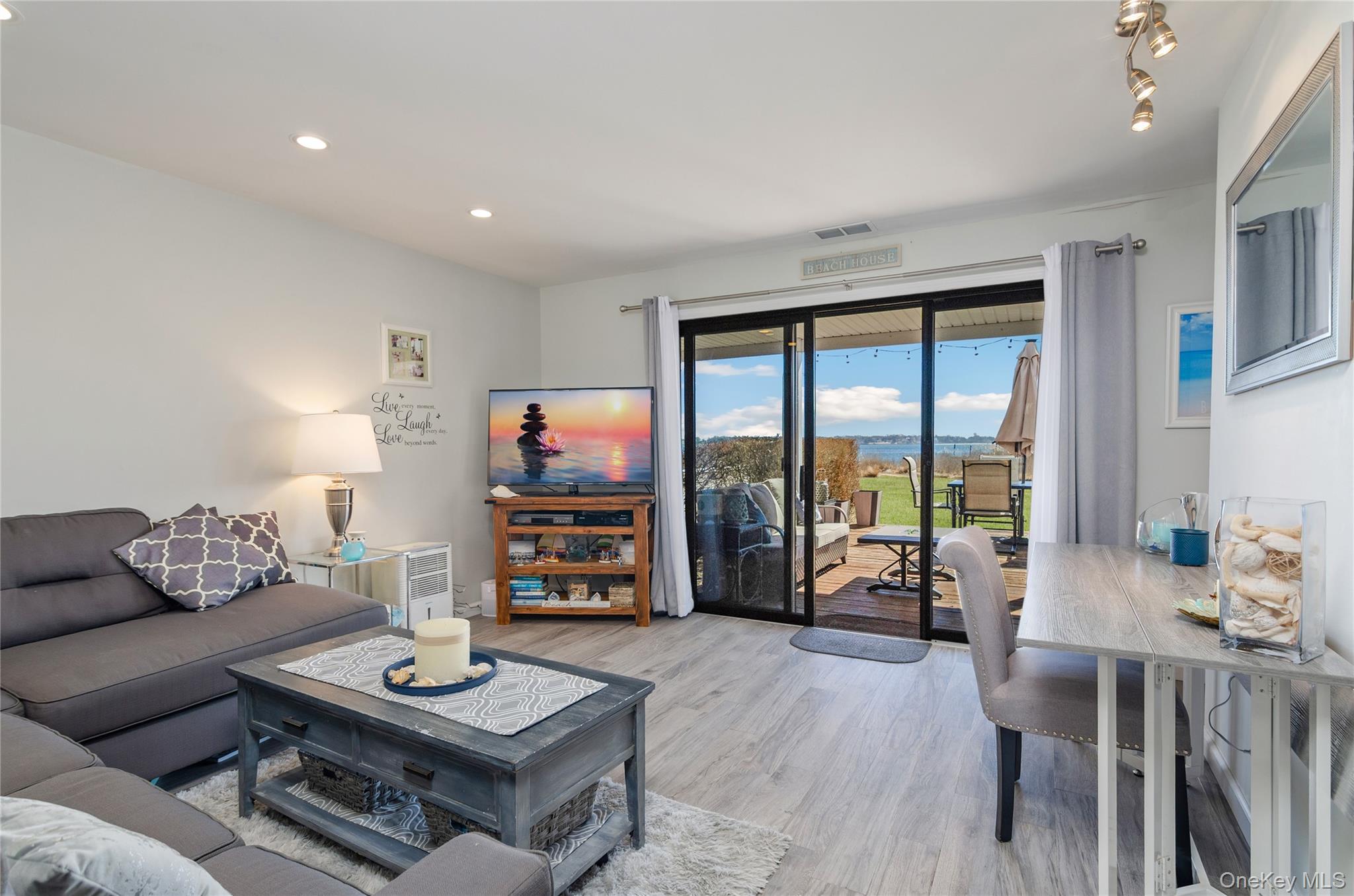 61 West Tiana Road, Unit 10 Hampton Bays, NY 11946 - Photo 6 of 28