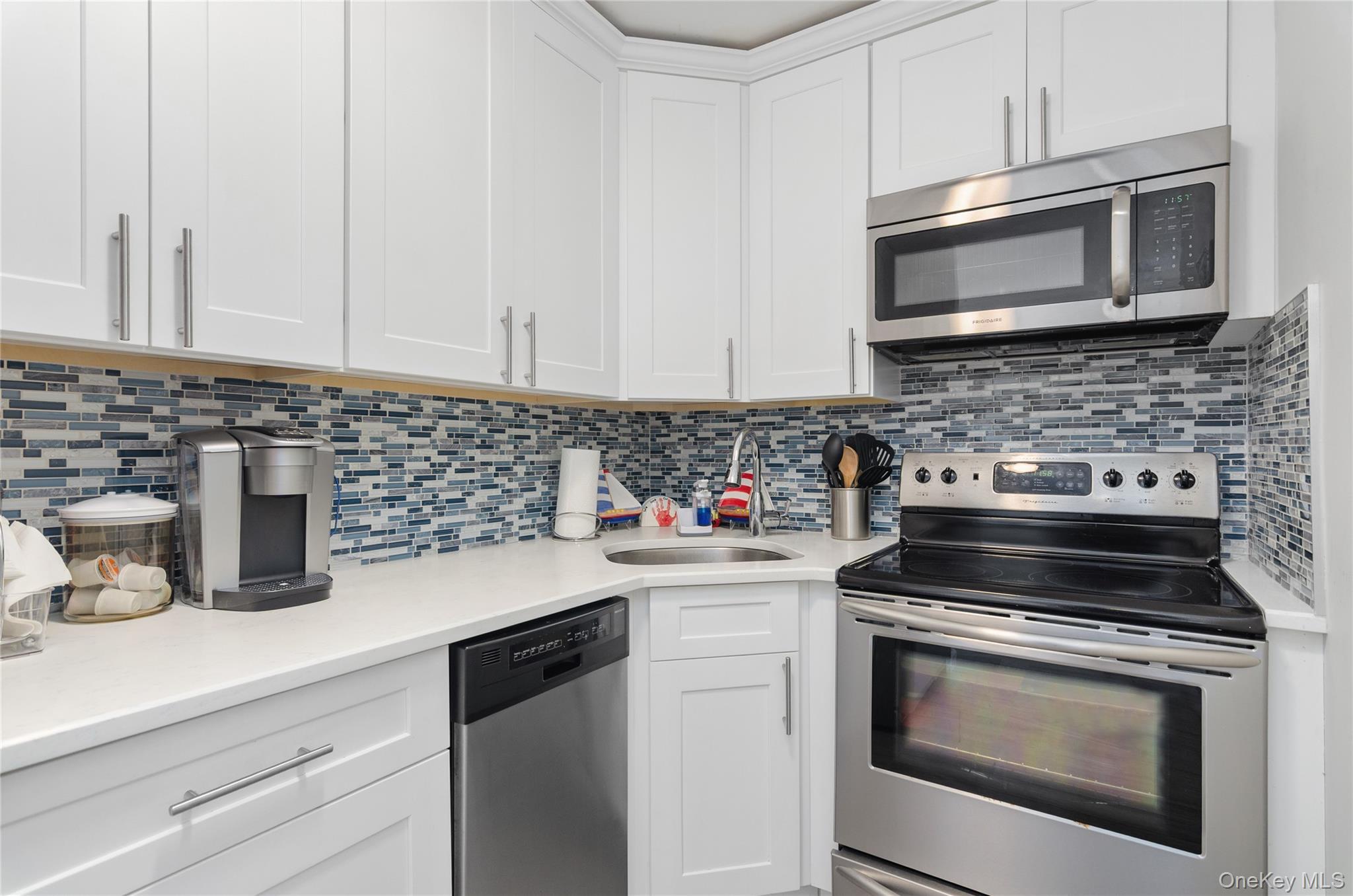 61 West Tiana Road, Unit 10 Hampton Bays, NY 11946 - Photo 8 of 28 Stainless appliances