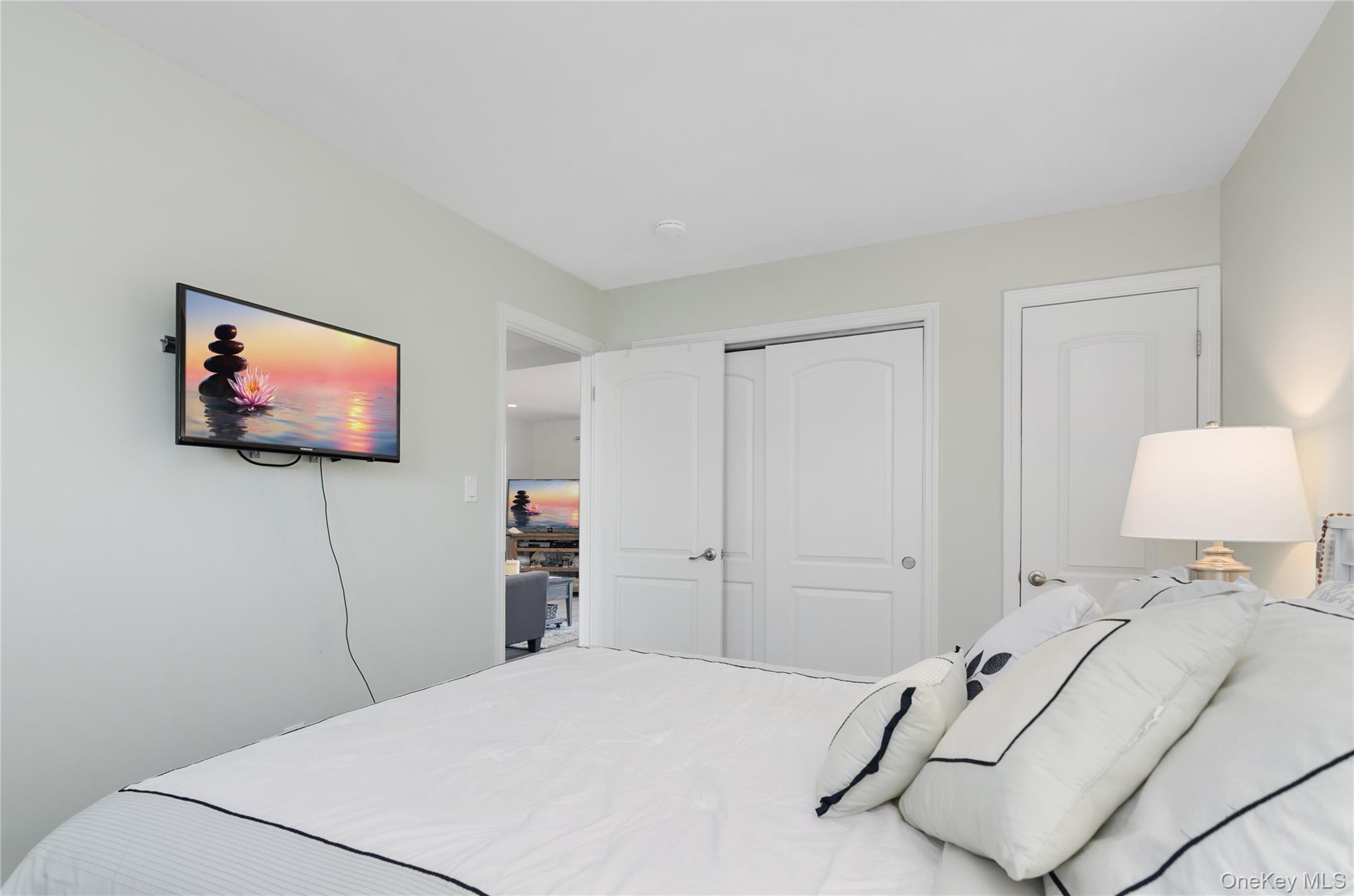 61 West Tiana Road, Unit 10 Hampton Bays, NY 11946 - Photo 10 of 28