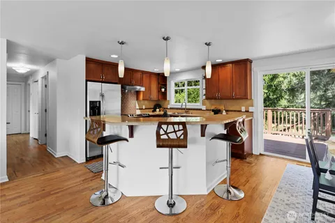 $950,000 | 14556 75th Avenue Northeast, Kenmore, WA 98028