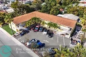 an aerial view of a house with yard swimming pool and outdoor seating
