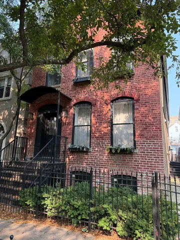 $3,200 | 2433 North Janssen Avenue, Unit 1F, Chicago, IL 60614