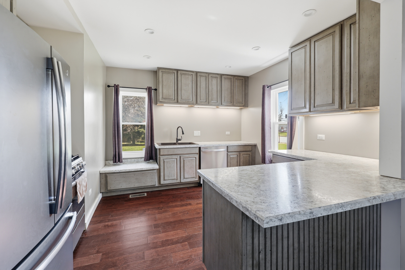 307 West Army Trail Road Bloomingdale, IL 60108 - Photo 3 of 17