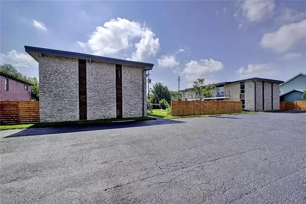 $1,500 | 8603 Putnam Drive, Unit 201, Austin, TX 78757