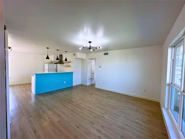 $1,500 | 8603 Putnam Drive, Unit 201, Austin, TX 78757