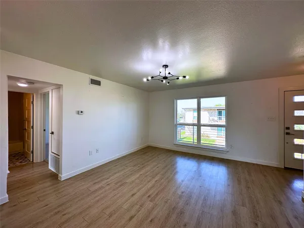 $1,500 | 8603 Putnam Drive, Unit 201, Austin, TX 78757