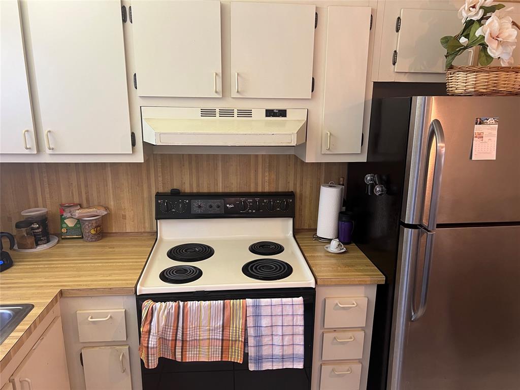 10100 Northwest 30th Court, Unit 310 Sunrise, FL 33322 - Photo 14 of 60 a kitchen with a refrigerator and a stove
