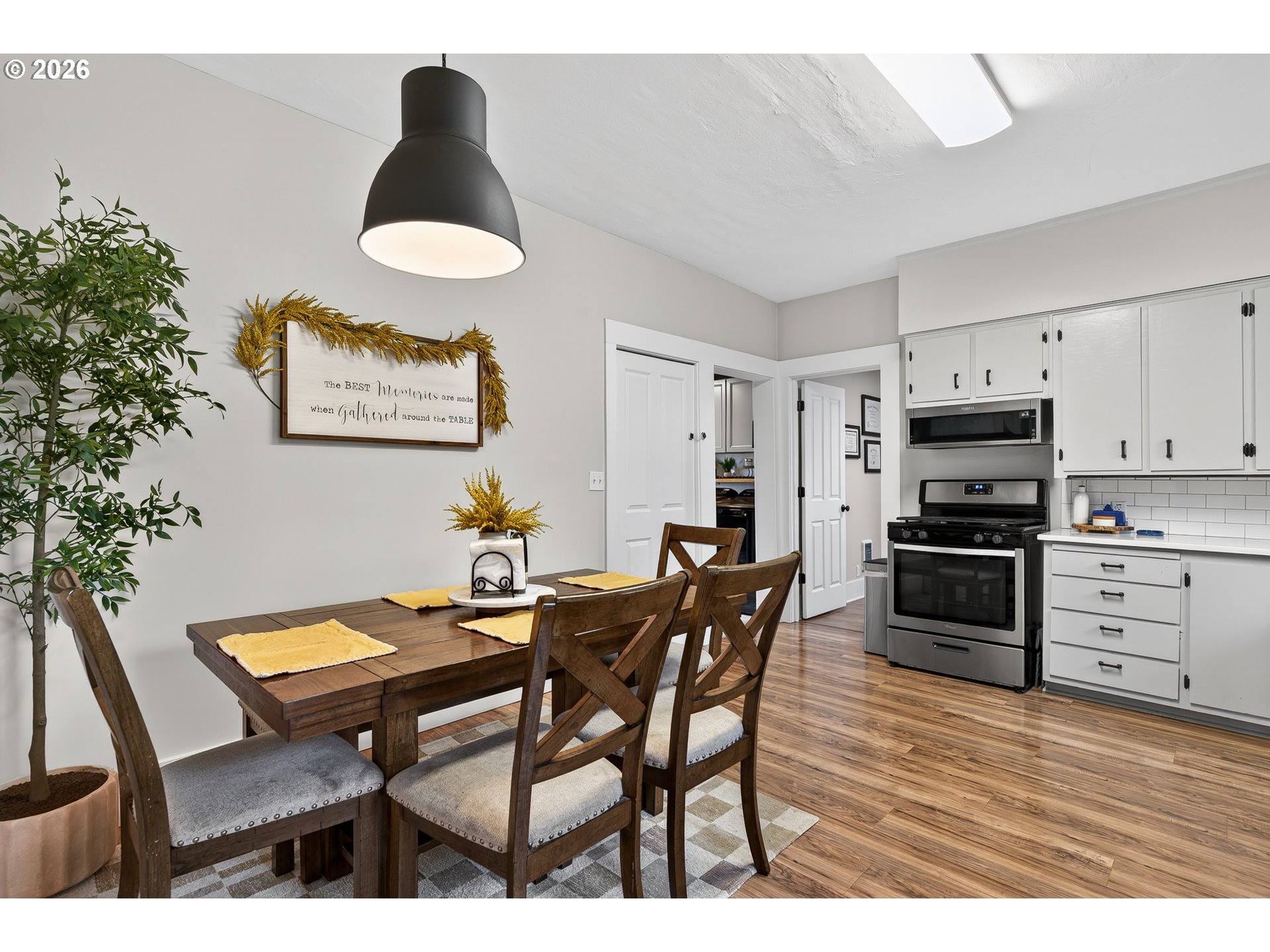 625 South Main Street Mount Angel, OR 97362 - Photo 12 of 47 Dining Area