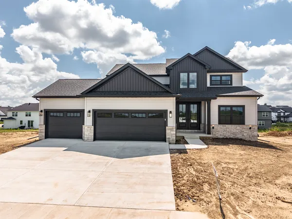 $589,900 | 5105 Castlebar Drive, Bloomington, IL 61705