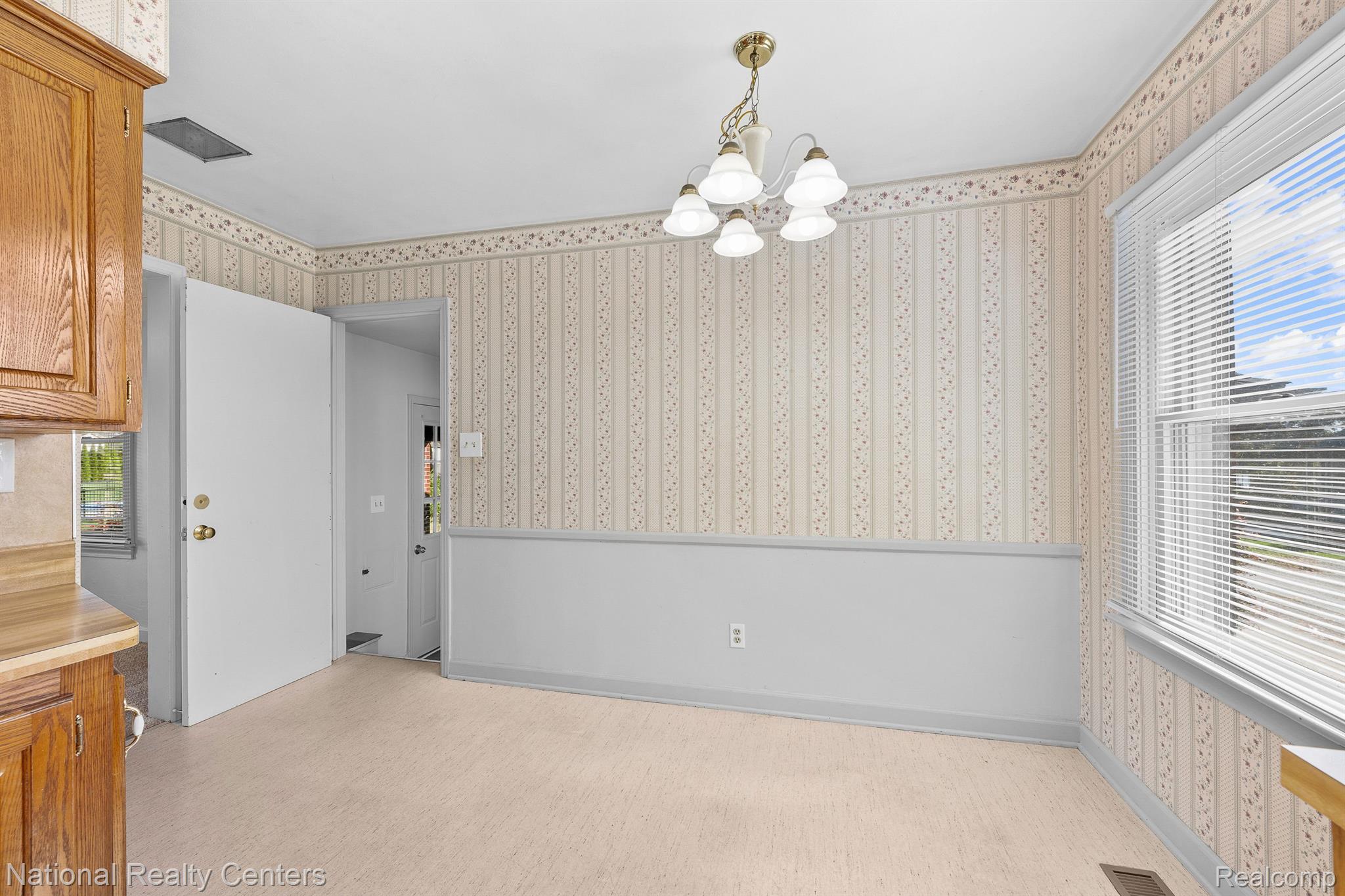 515 East Avon Road Rochester, MI 48307 - Photo 8 of 38 Gallery Image 8