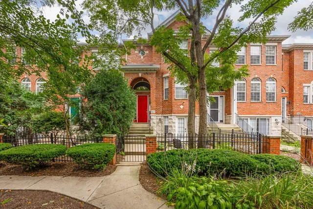 $485,000 | 822 Shandrew Drive, Naperville, IL 60540