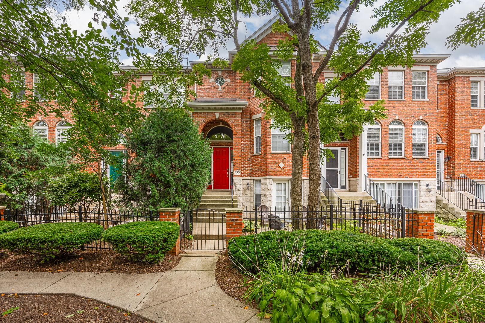 822 Shandrew Drive Naperville, IL 60540 - Photo 1 of 37