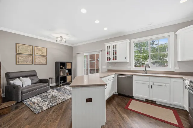 $485,000 | 822 Shandrew Drive, Naperville, IL 60540