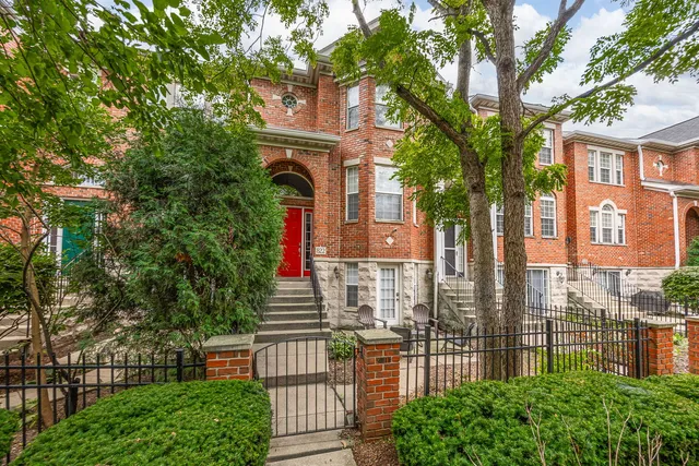 $485,000 | 822 Shandrew Drive, Naperville, IL 60540