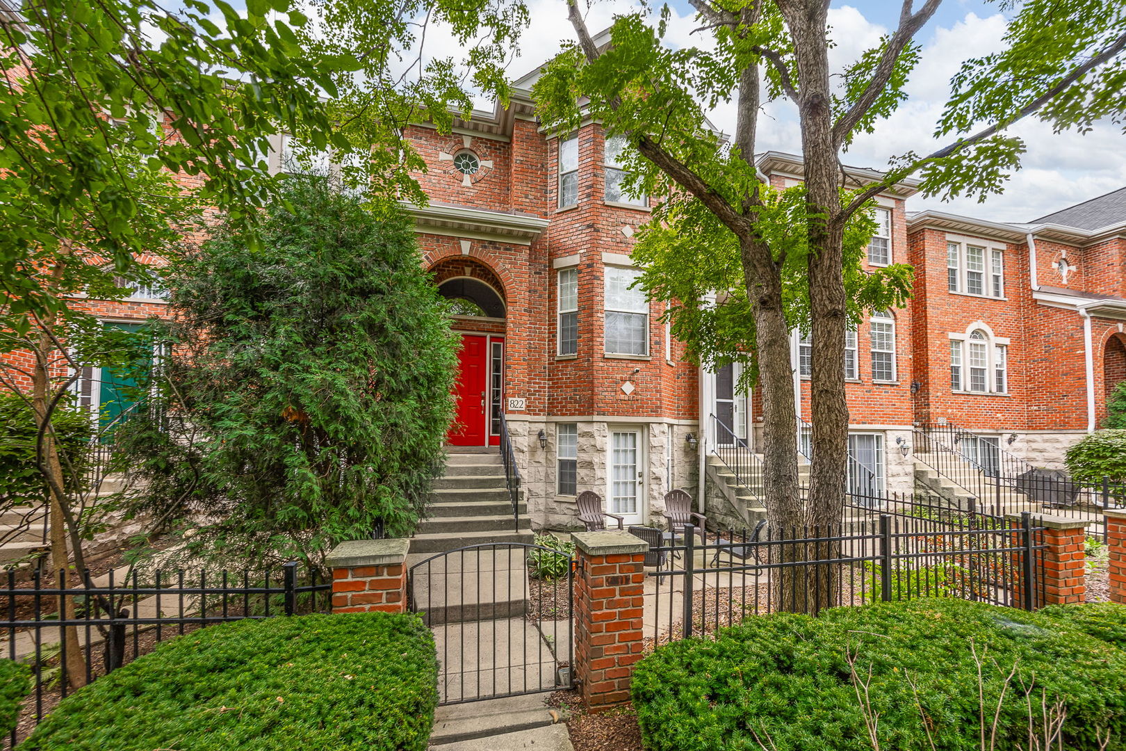 822 Shandrew Drive Naperville, IL 60540 - Photo 2 of 37