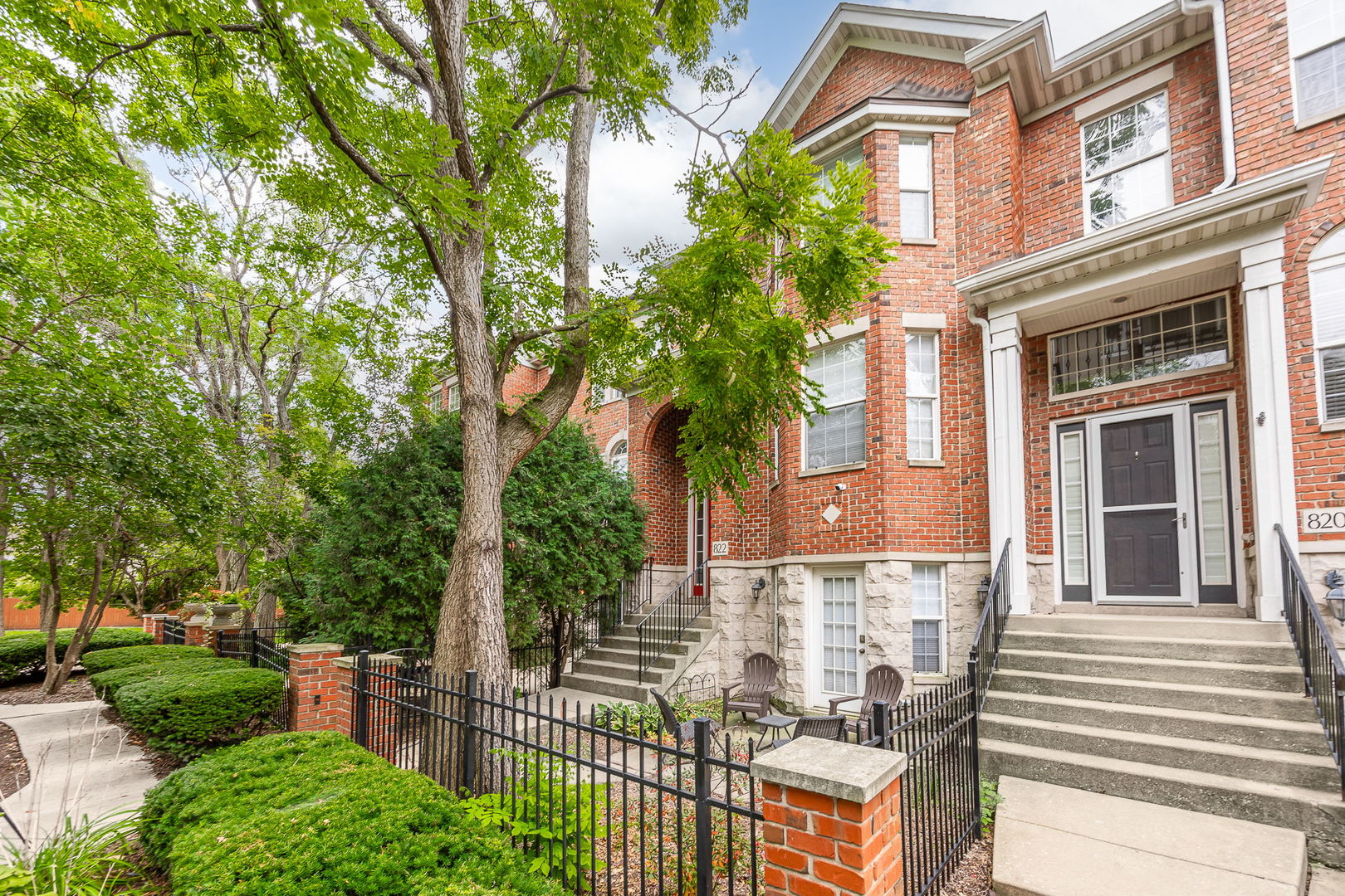 822 Shandrew Drive Naperville, IL 60540 - Photo 3 of 37