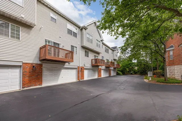 $485,000 | 822 Shandrew Drive, Naperville, IL 60540