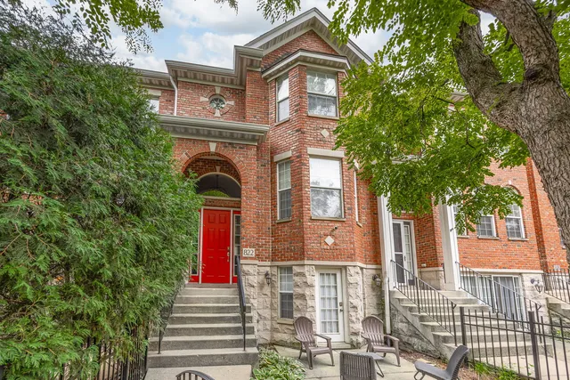 $485,000 | 822 Shandrew Drive, Naperville, IL 60540