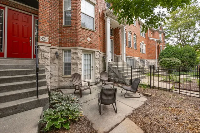 $485,000 | 822 Shandrew Drive, Naperville, IL 60540