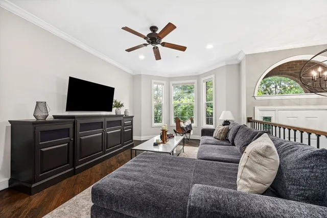 $485,000 | 822 Shandrew Drive, Naperville, IL 60540