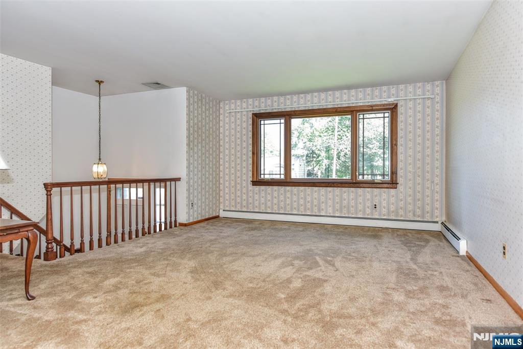 3 Richard Court Butler, NJ 07405 - Photo 4 of 30 Gallery Image 4