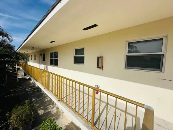 $1,850 | 1609 South Federal Highway, Unit 201, Lake Worth Beach, FL 33460