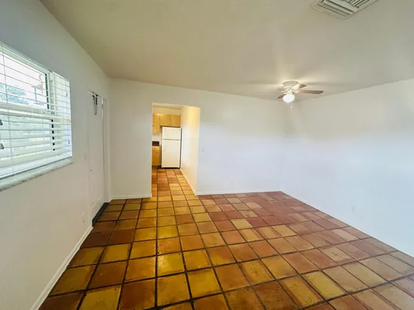 $1,850 | 1609 South Federal Highway, Unit 201, Lake Worth Beach, FL 33460