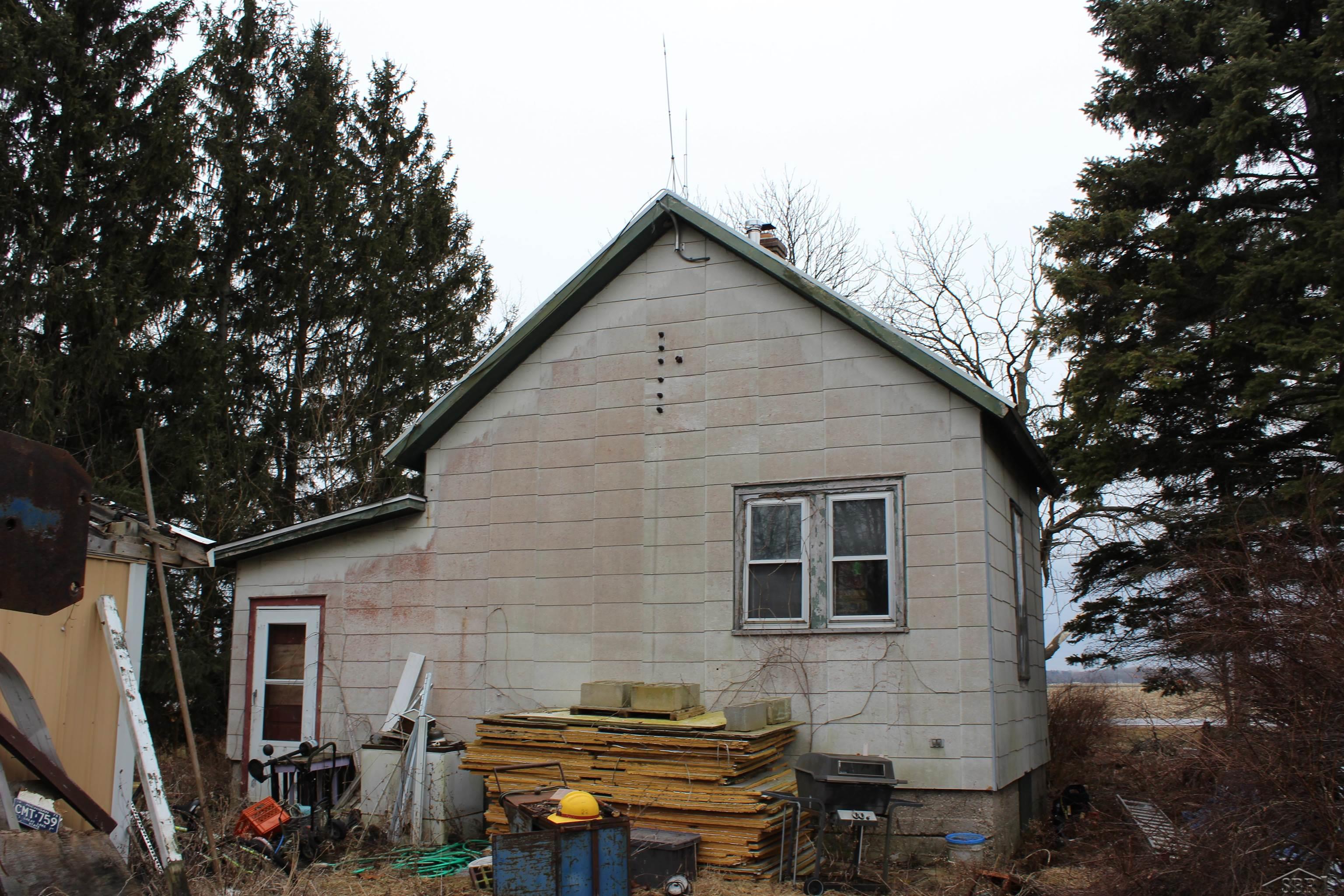5885 Hess Road Saginaw, MI 48601 - Photo 3 of 12 50167937-d83b3a9b-dffc-42ff-a991-e9b1375763d0.JPG