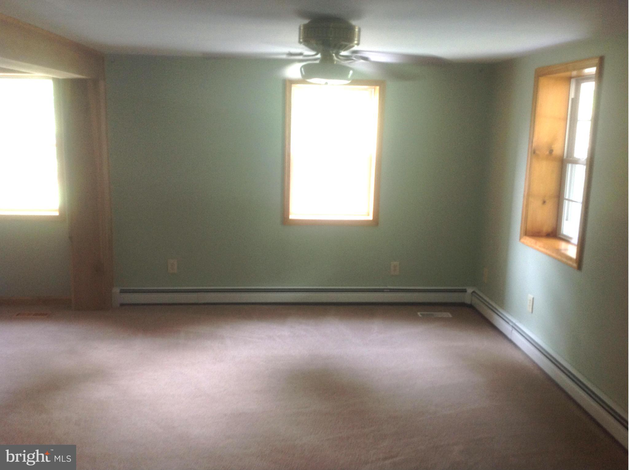 8019 Rocky Ridge Road Thurmont, MD 21788 - Photo 7 of 23 Living Room