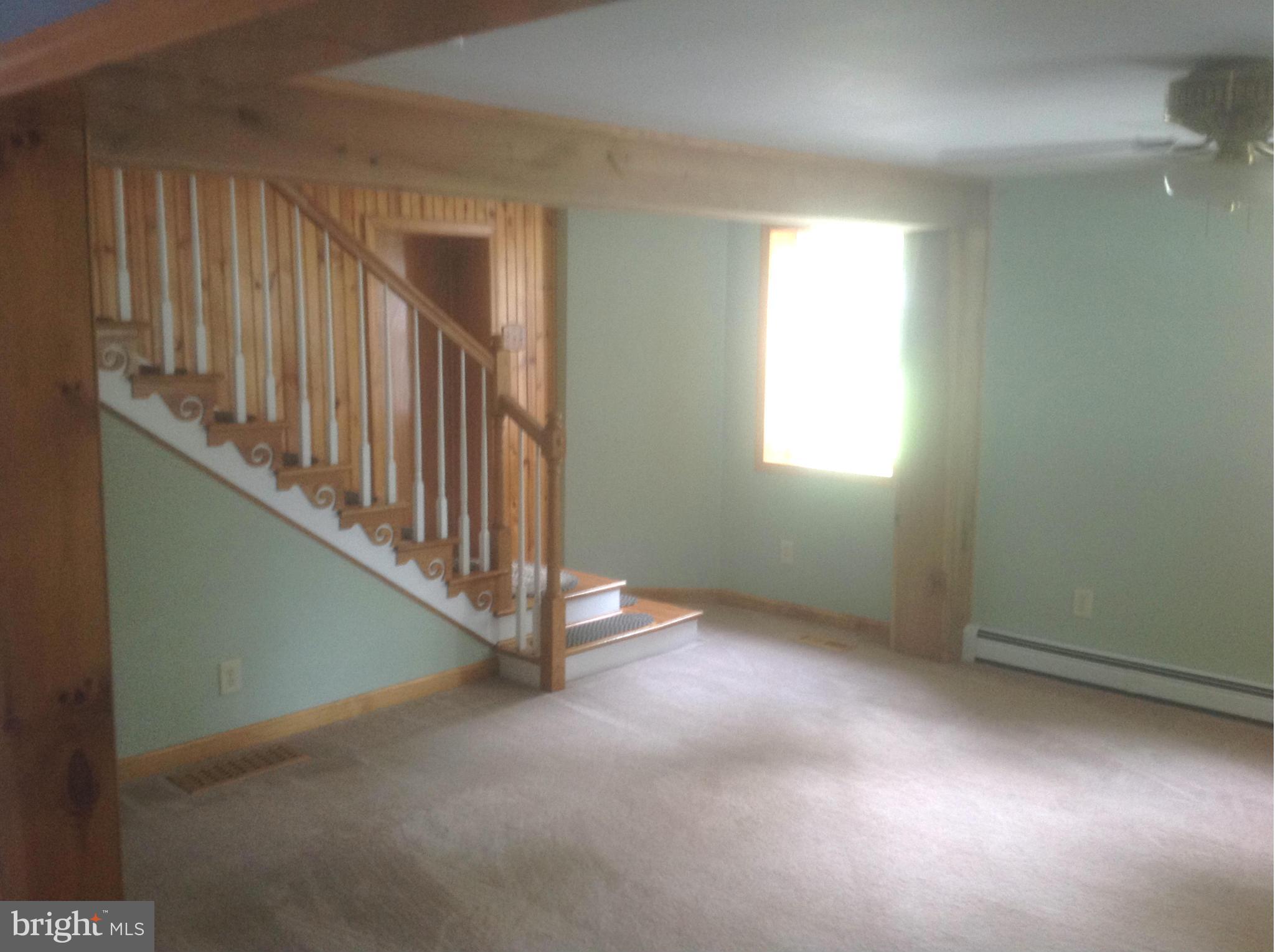 8019 Rocky Ridge Road Thurmont, MD 21788 - Photo 8 of 23 Living Room