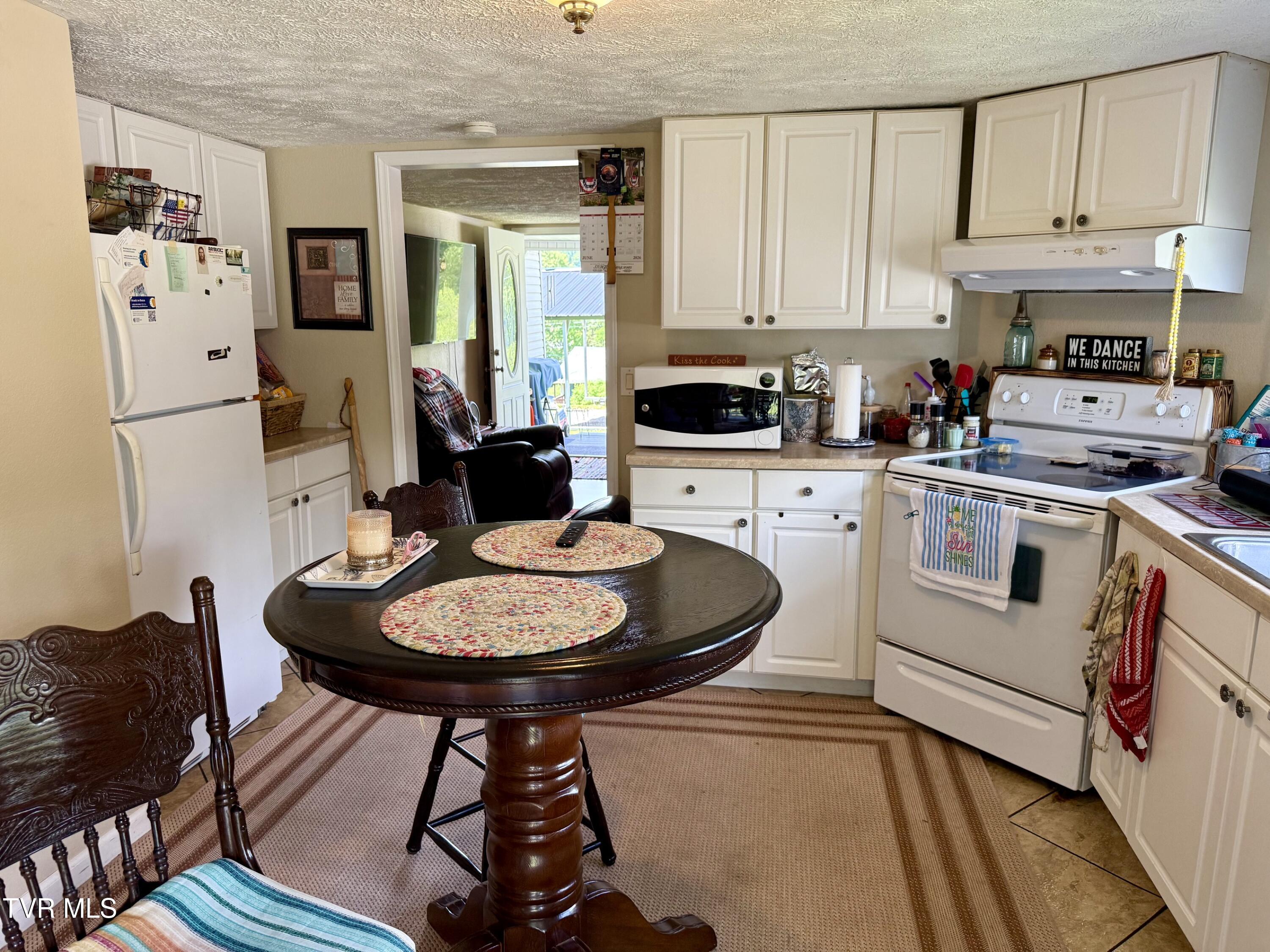 5209 Spotswood Road Norton, VA 24273 - Photo 5 of 31 15