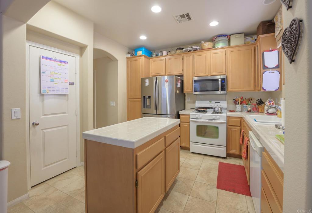 1451 Montage Escondido, CA 92029 - Photo 3 of 17