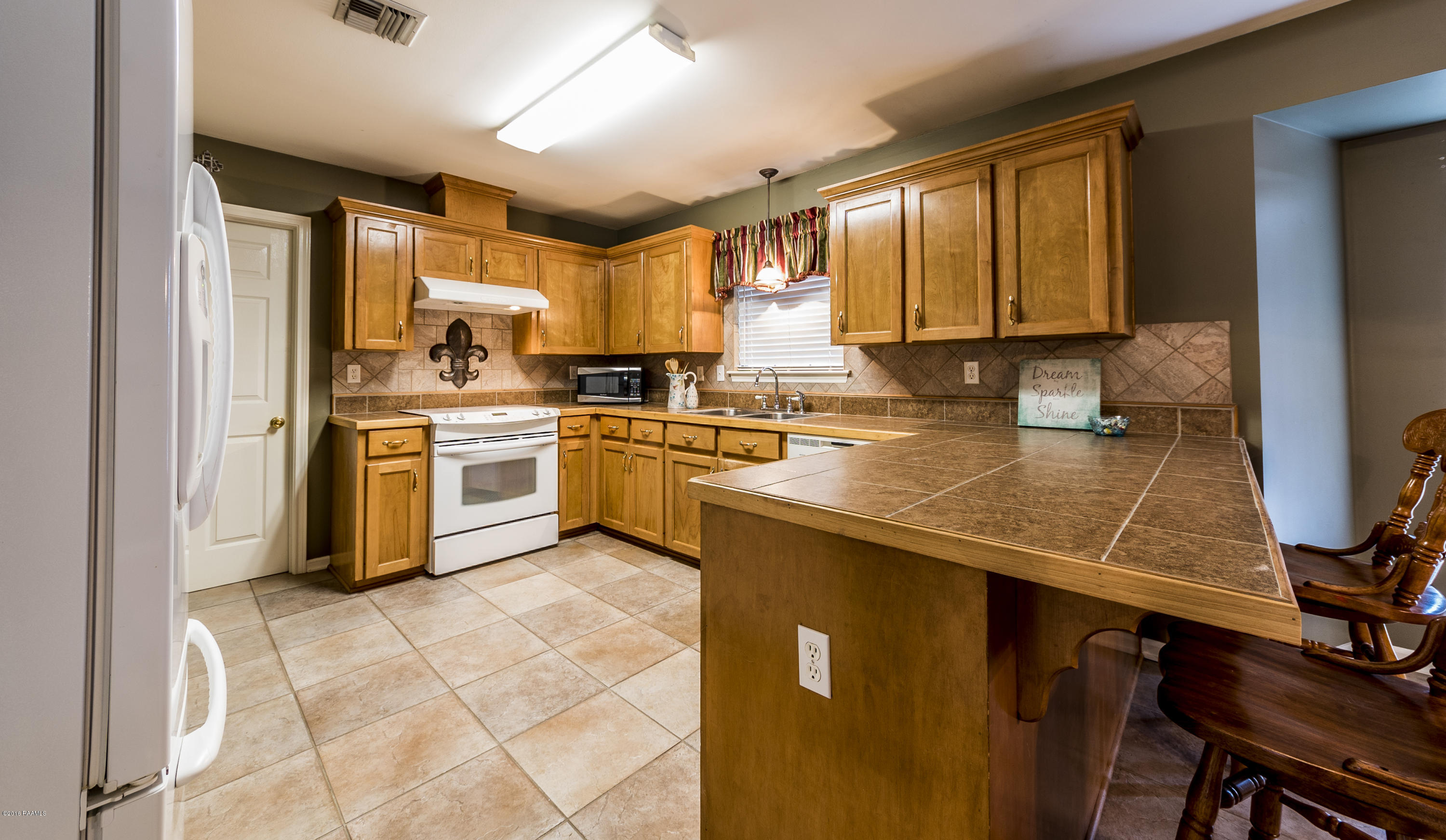 2 Kitchen 1