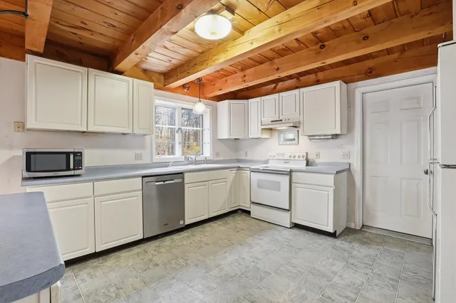 $699,900 | 7 Bartlett Road, Brentwood, NH 03833