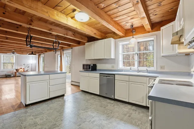 $699,900 | 7 Bartlett Road, Brentwood, NH 03833