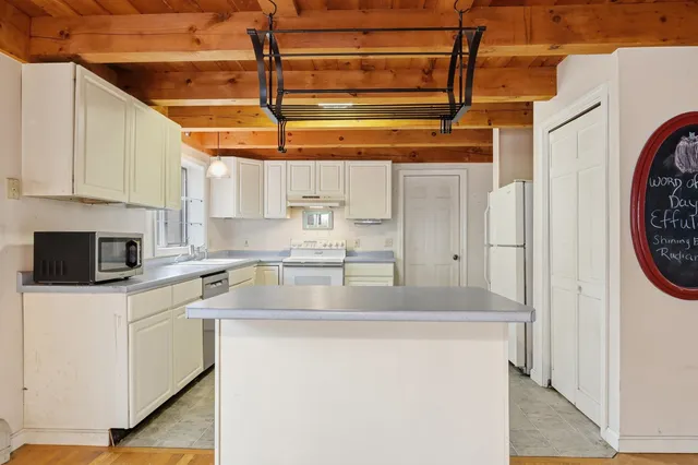 $699,900 | 7 Bartlett Road, Brentwood, NH 03833