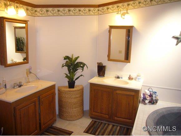 451 Don Felmet Road Marshall, NC 28753 - Photo 6 of 24 Gallery Image 6