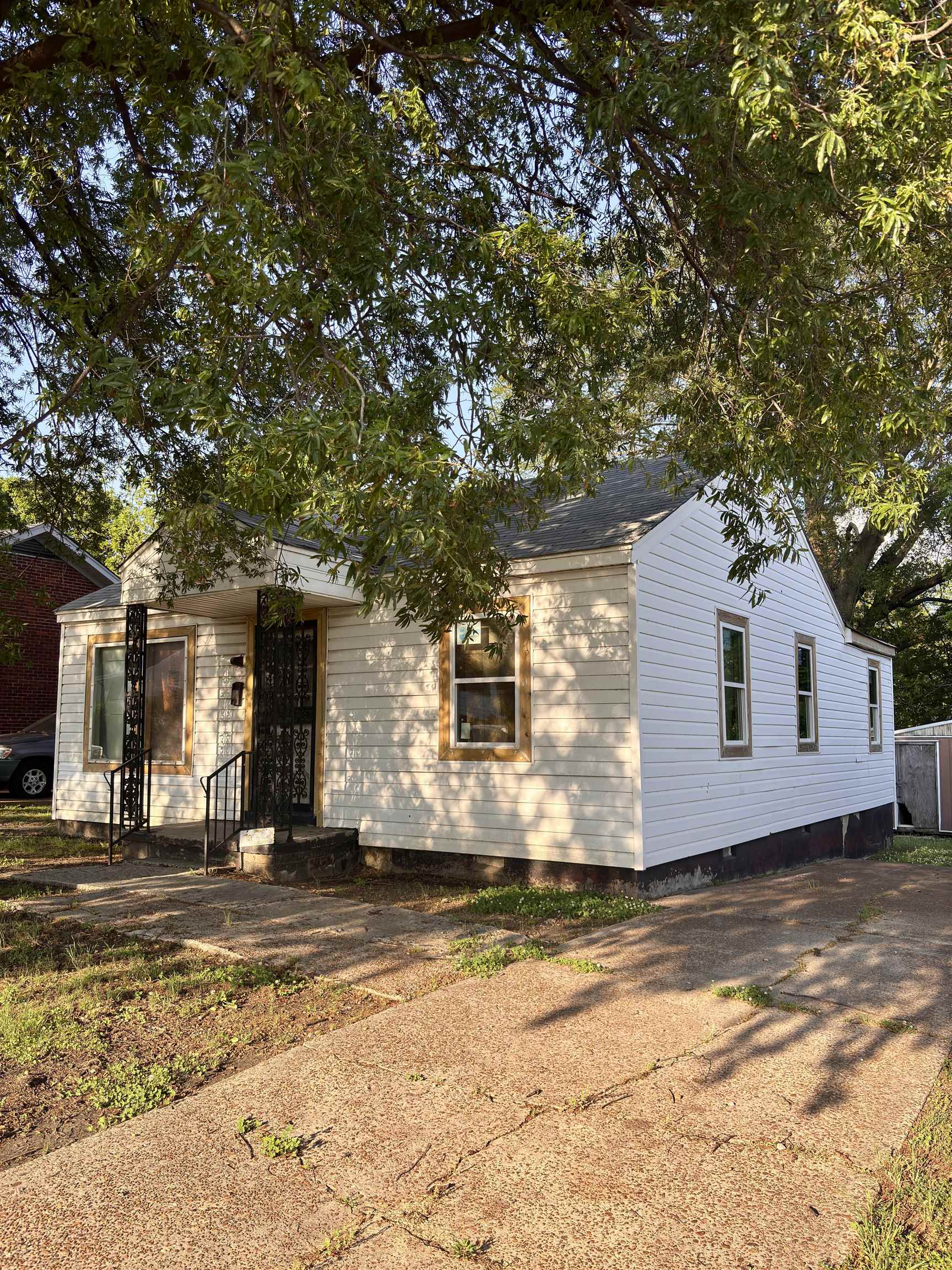 2136 Rile Street Memphis, TN 38109 - Photo 17 of 17 View of front of property