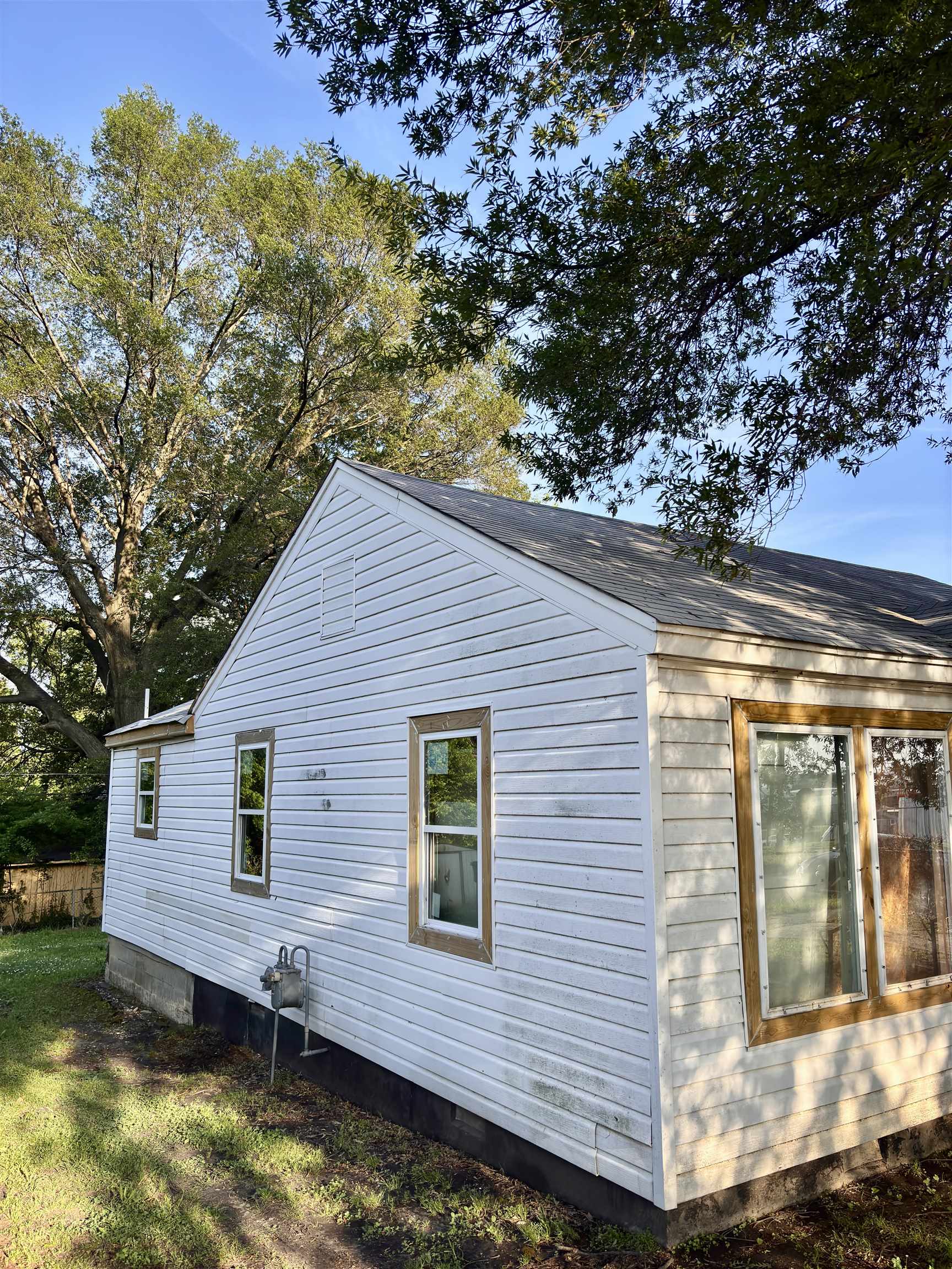 2136 Rile Street Memphis, TN 38109 - Photo 3 of 17 View of property exterior featuring crawl space