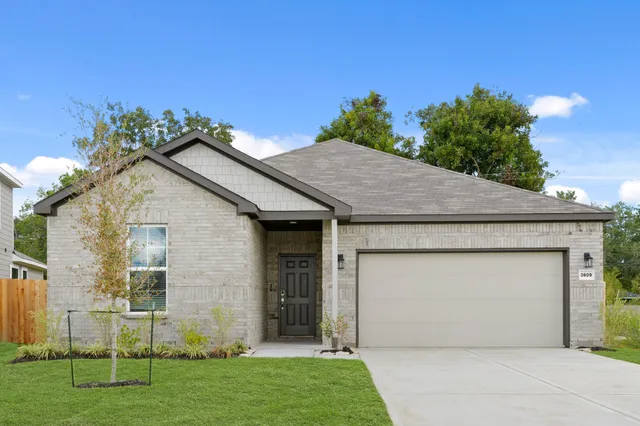 $284,900 | 3609 Crawford Street, Bay City, TX 77414