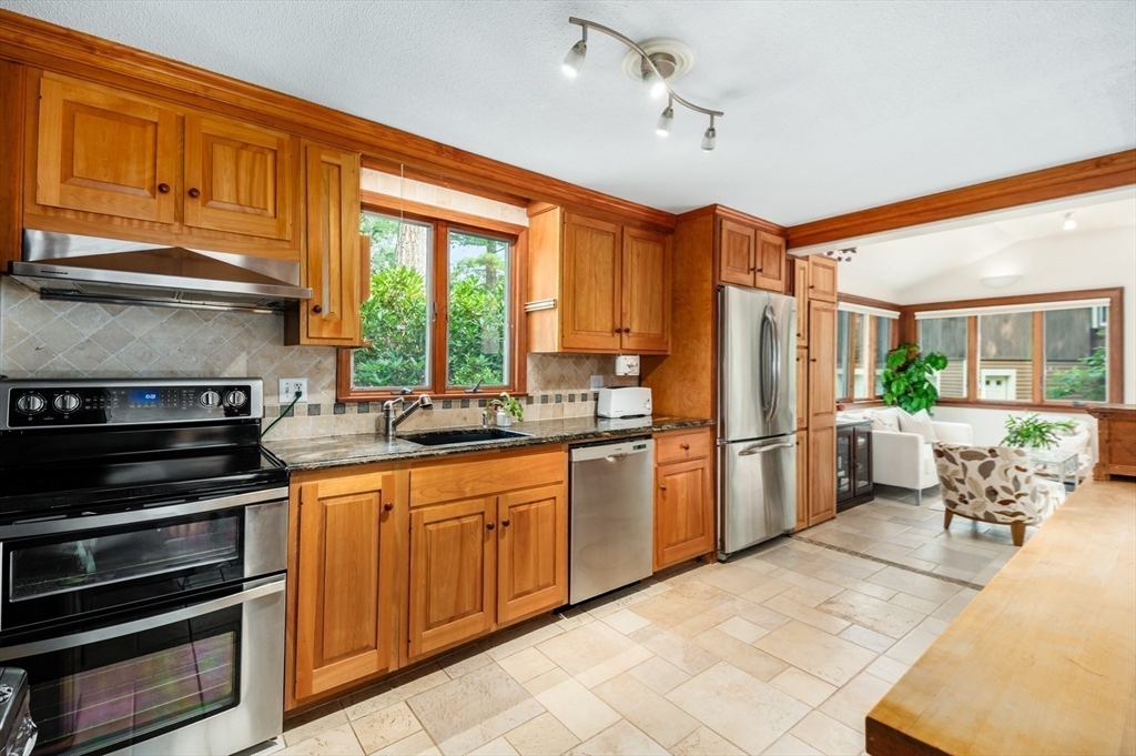 3 Big Rock Road Manchester, MA 01944 - Photo 5 of 34