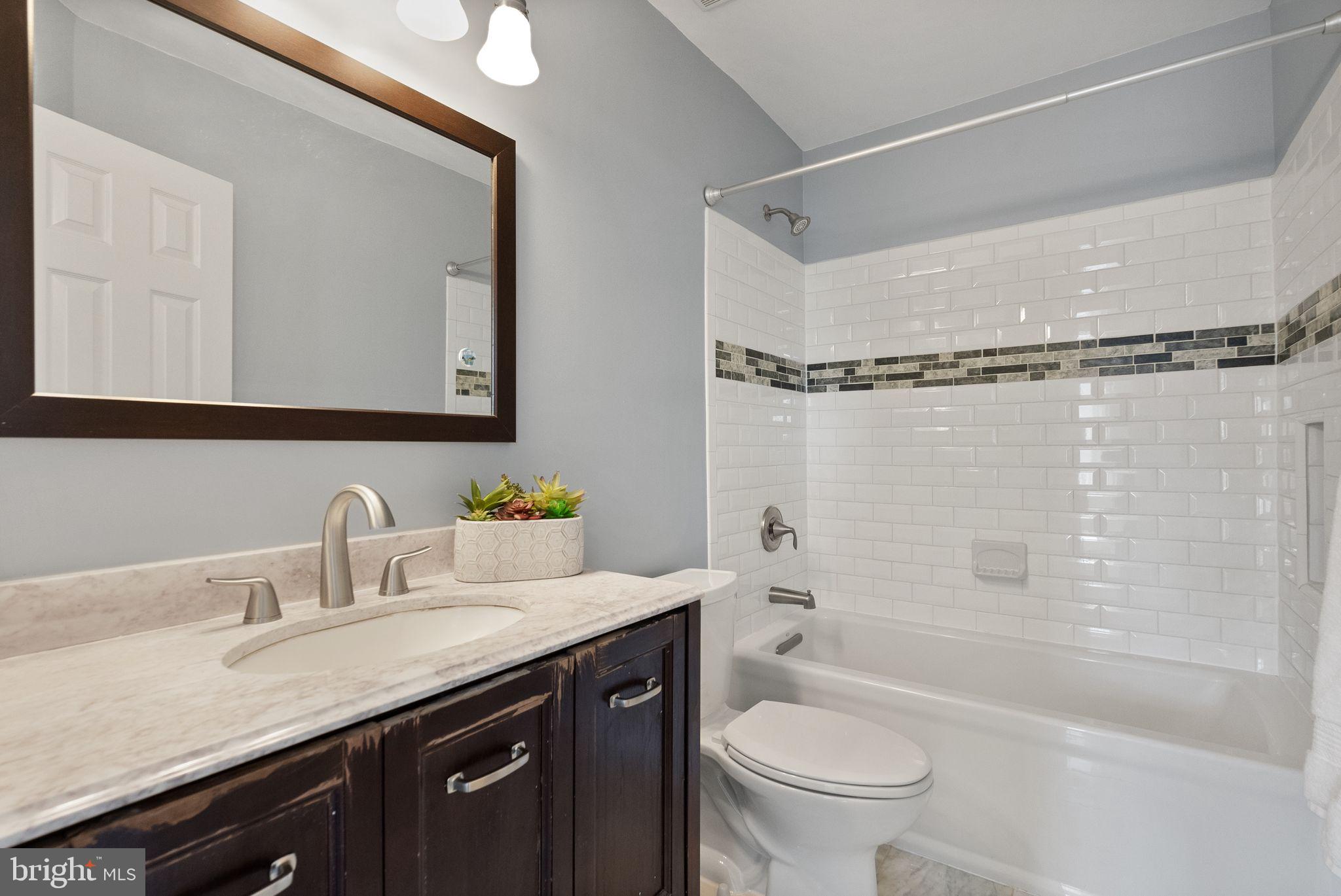 43593 Blacksmith Square Ashburn, VA 20147 - Photo 24 of 37 Hall bath