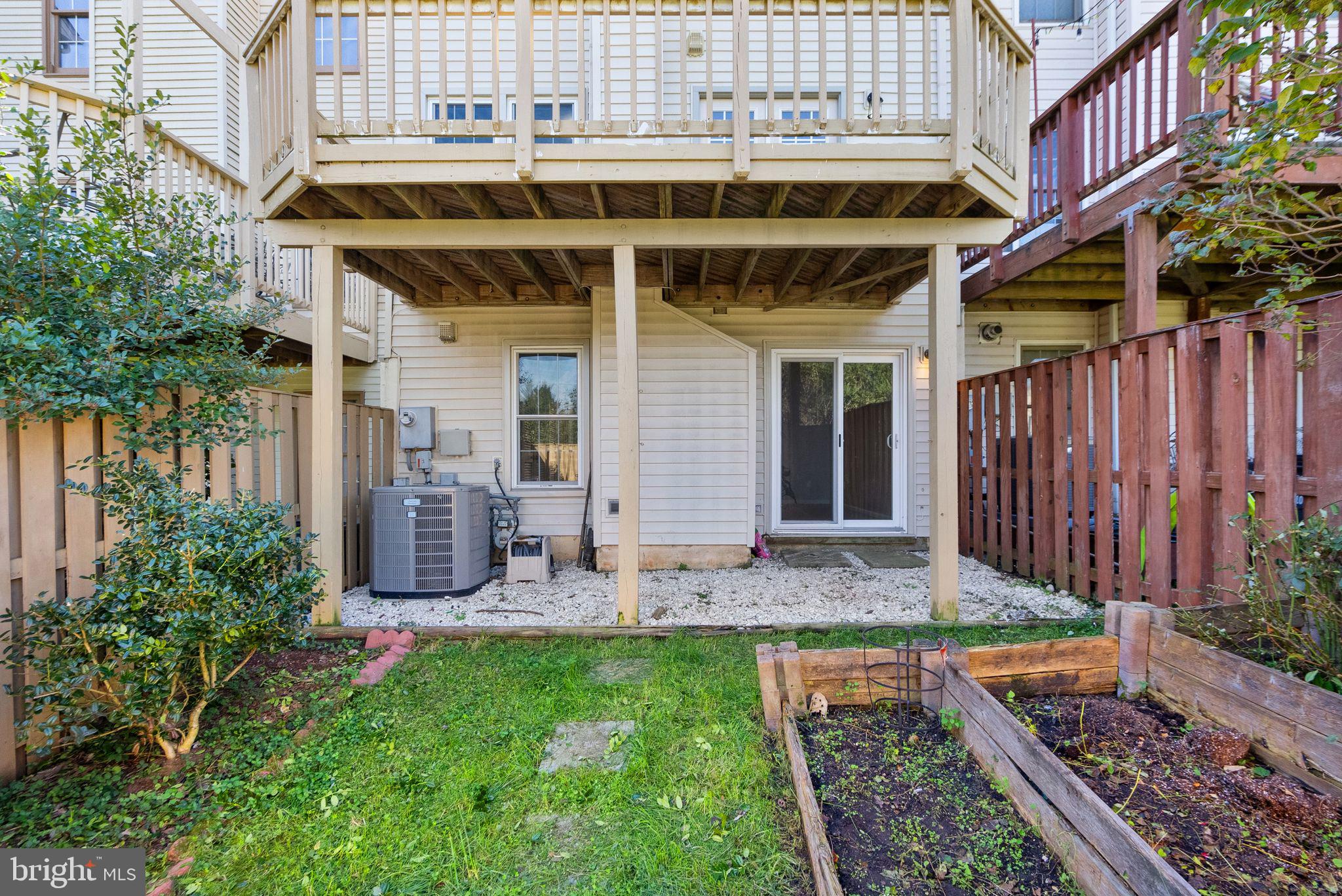 43593 Blacksmith Square Ashburn, VA 20147 - Photo 31 of 37 Fully fenced back yard