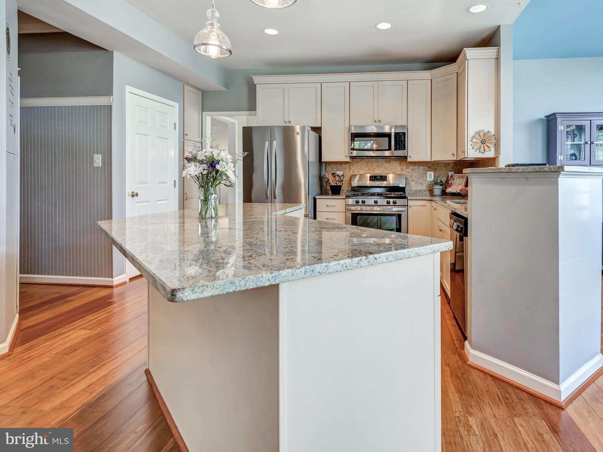 9002 Bealls Farm Road Frederick, MD 21704 - Photo 8 of 30 Kitchen w/huge granite island; stone backsplash.