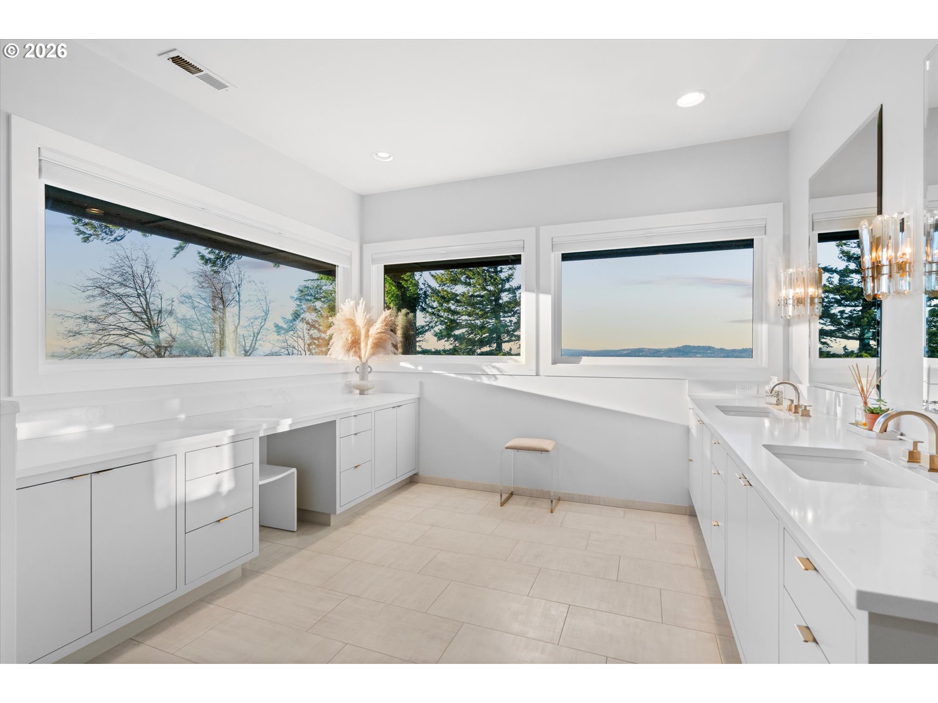 72 Nansen Summit Lake Oswego, OR 97035 - Photo 29 of 48 a bathroom with a double vanity sink a large mirror and a bathtub
