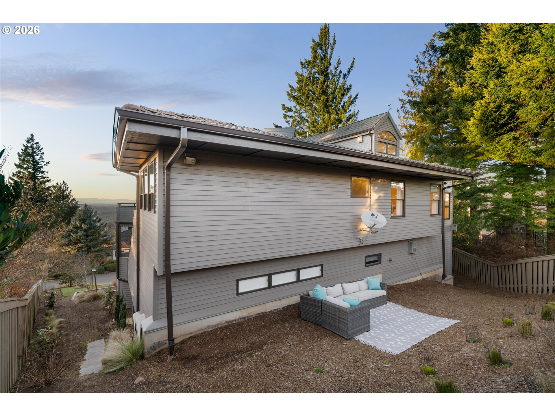72 Nansen Summit Lake Oswego, OR 97035 - Photo 44 of 48 a backyard of a house with table and chairs